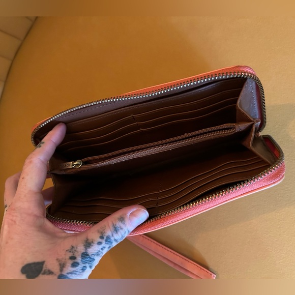 Fossil Zipped Clutch - Picture 3 of 3